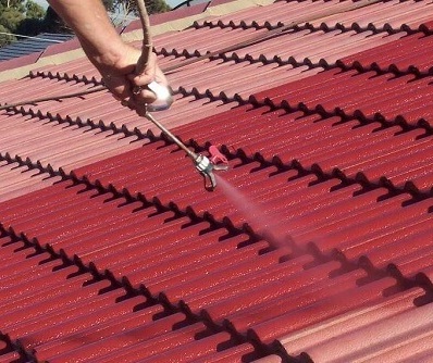 Hydrofuge coloré appliqué sur une toiture en tuiles au Tréport 76470